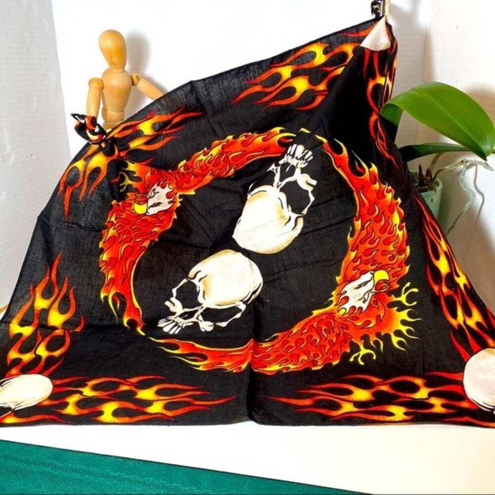 Skull and Fire Cotton Scarf, NEW 22” Square Streetwear Bikercore Goth Moto
